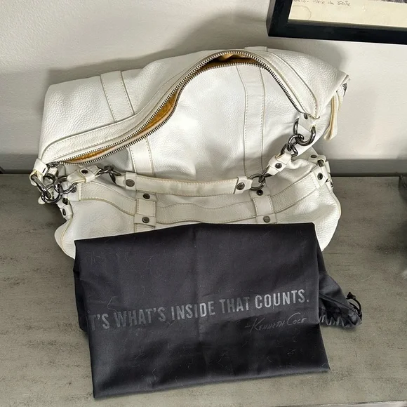 Kenneth Cole Reaction White Genuine Leather Bag.